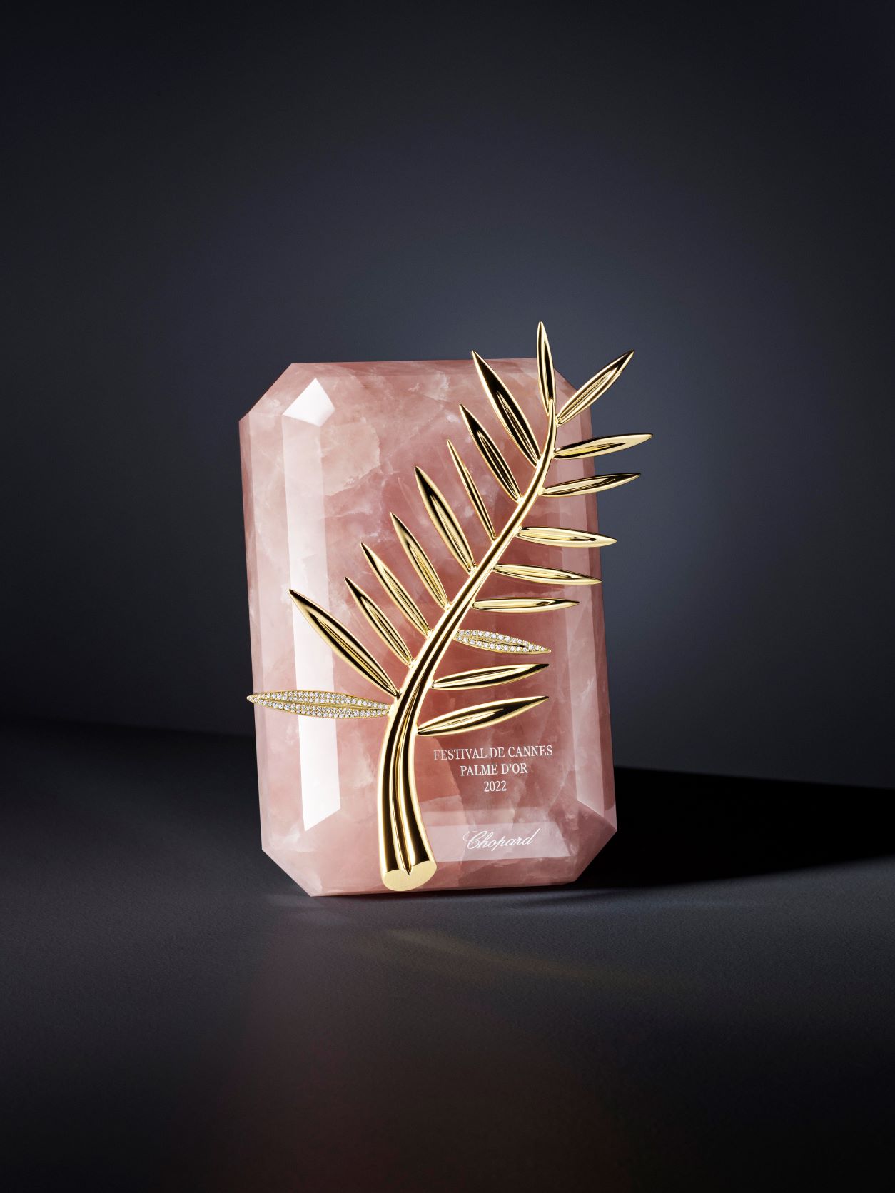 Imagem da notícia: Chopard redesenha Palma de Ouro para celebrar aniversário do Festival de Cannes